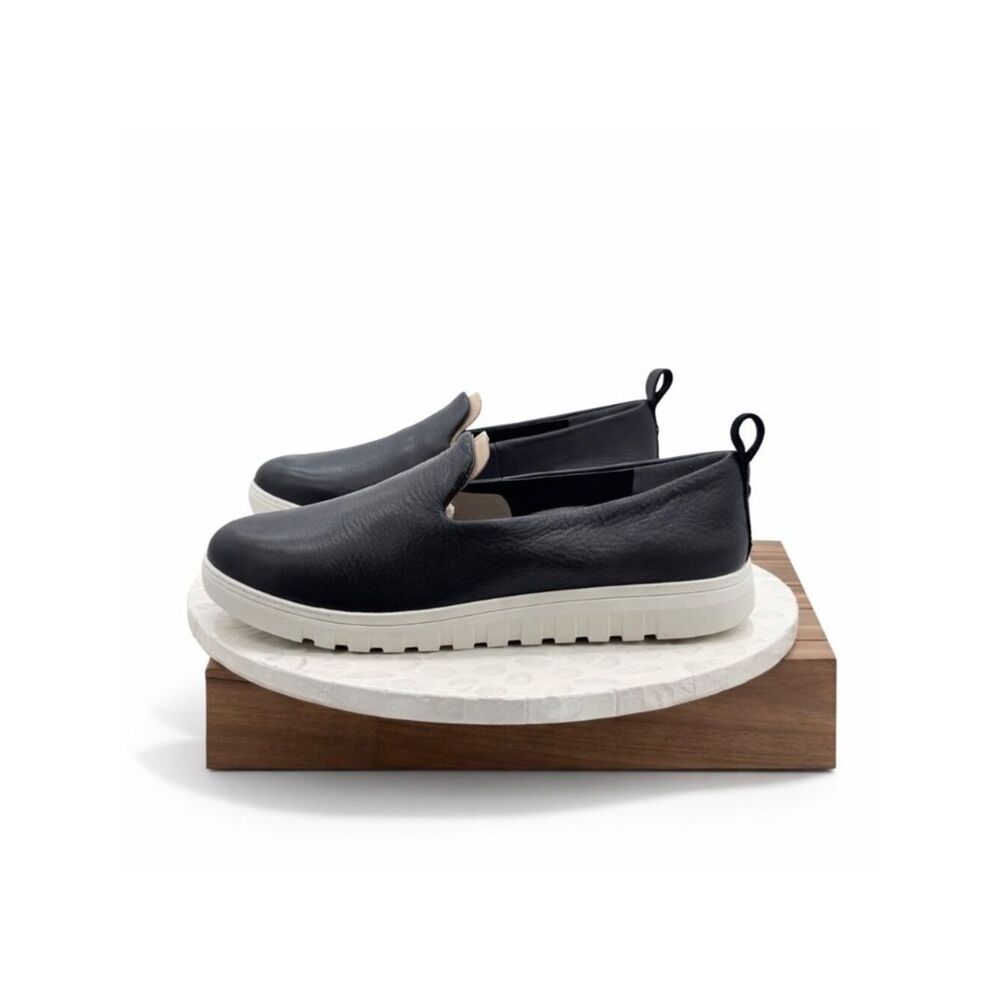 Vionic Uptown Willa Supportive Loafers Black Leather Slip On Sneaker 8.5 Wide